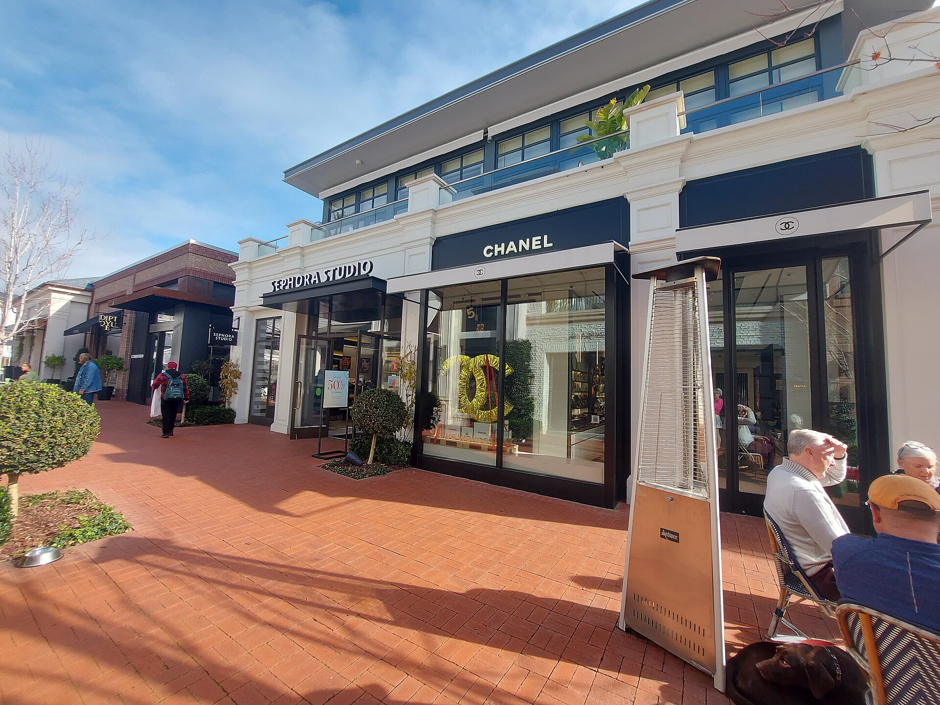 Shops and walkway at Palisades Village in Pacific Palisades